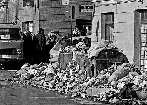 500px-Sarajevo_siege_garbage